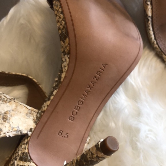 BCBG MAXAZRIA SANDALS - Picture 8 of 9